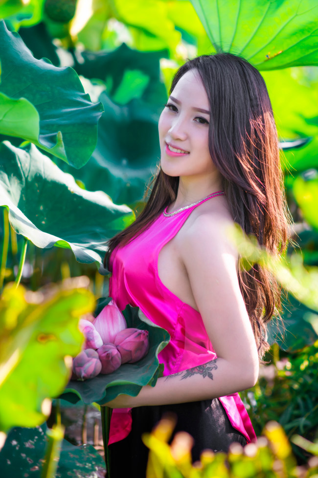Yếm hồng tôn lên nét đẹp truyền thống của thiếu nữ Việt