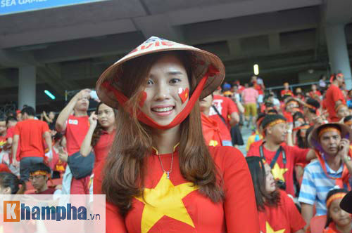 Những người phụ nữ yêu U23 Việt Nam, “mê” Miura - 1