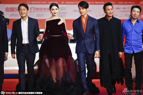 Khoe ngực khủng, Liễu Nham "soán ngôi" Phạm Băng Băng - 6