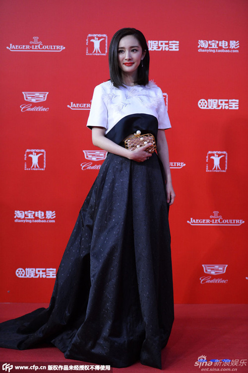 Khoe ngực khủng, Liễu Nham "soán ngôi" Phạm Băng Băng - 9