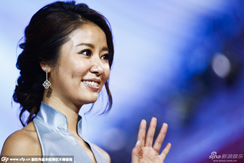 Khoe ngực khủng, Liễu Nham "soán ngôi" Phạm Băng Băng - 12