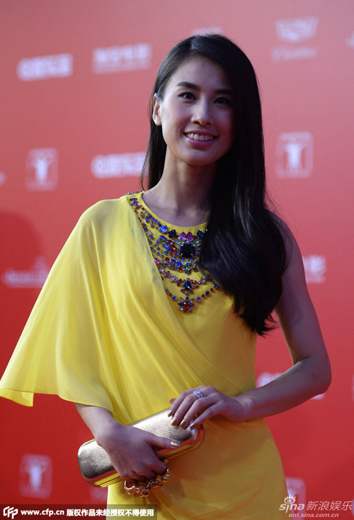 Khoe ngực khủng, Liễu Nham "soán ngôi" Phạm Băng Băng - 7