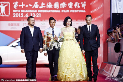 Khoe ngực khủng, Liễu Nham "soán ngôi" Phạm Băng Băng - 3