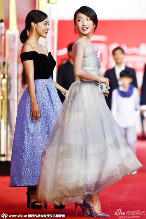 Khoe ngực khủng, Liễu Nham "soán ngôi" Phạm Băng Băng - 8