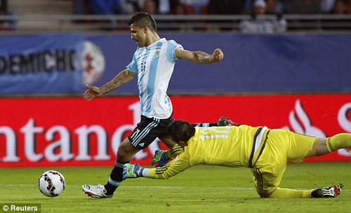 Argentina - Paraguay: Cú sốc đầu tiên - 3