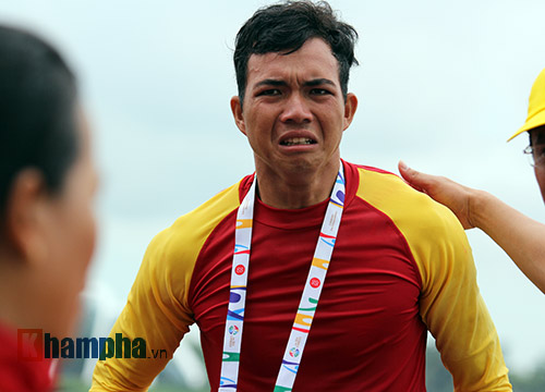 Nam VĐV Việt Nam khóc ngất vì mất vàng SEA Games - 2