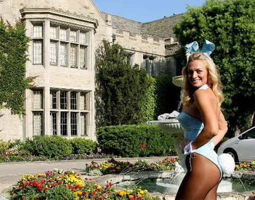 9 tiết lộ kinh dị từ người mẫu về lâu đài “ăn chơi” Playboy - 1