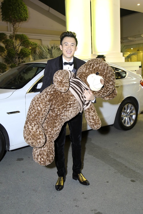 Dương Triệu Vũ và Lan Ngọc "kết hôn" trên sàn diễn - 10