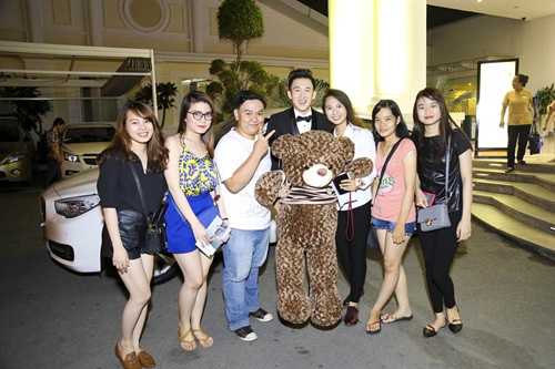 Dương Triệu Vũ và Lan Ngọc "kết hôn" trên sàn diễn - 9