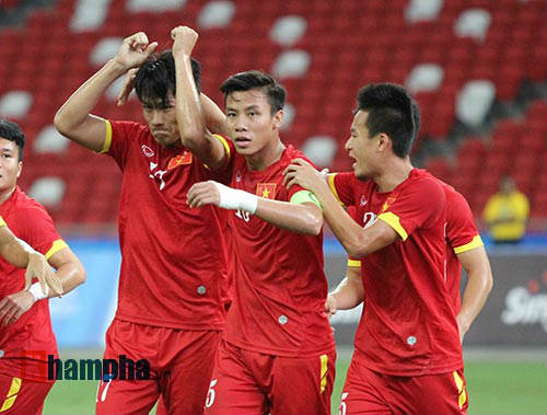 U23 Việt Nam "bùng cháy" trước U23 Indonesia tri ân CĐV - 7