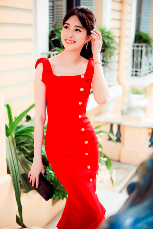 Hoa hậu Thu Thảo khoe dáng chuẩn nhờ váy bó sát - 1