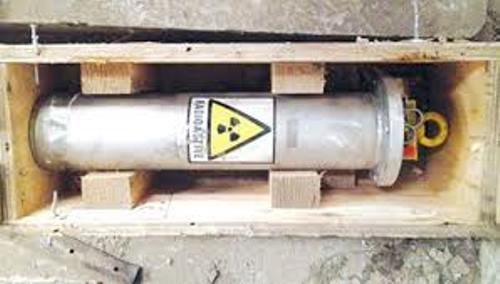 Thiết bị phóng xạ được cất trong két sắt dưới cầu thang - 1