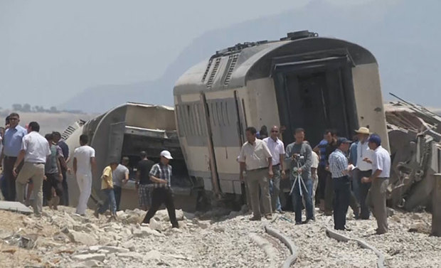 Tunisia: Tàu hỏa đâm xe tải, 17 người thiệt mạng - 1