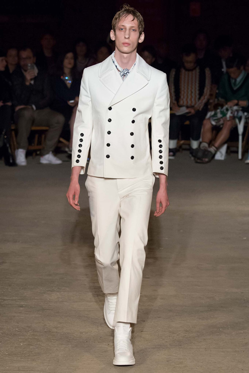 Cảm hứng biển cả mênh mang trong thiết kế của McQueen - 2