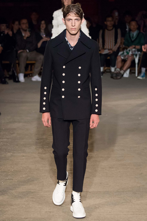 Cảm hứng biển cả mênh mang trong thiết kế của McQueen - 9