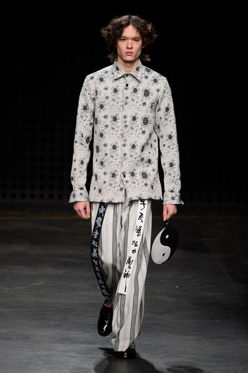 Áo yếm nữ gây sốc trên sàn diễn thời trang nam - 12