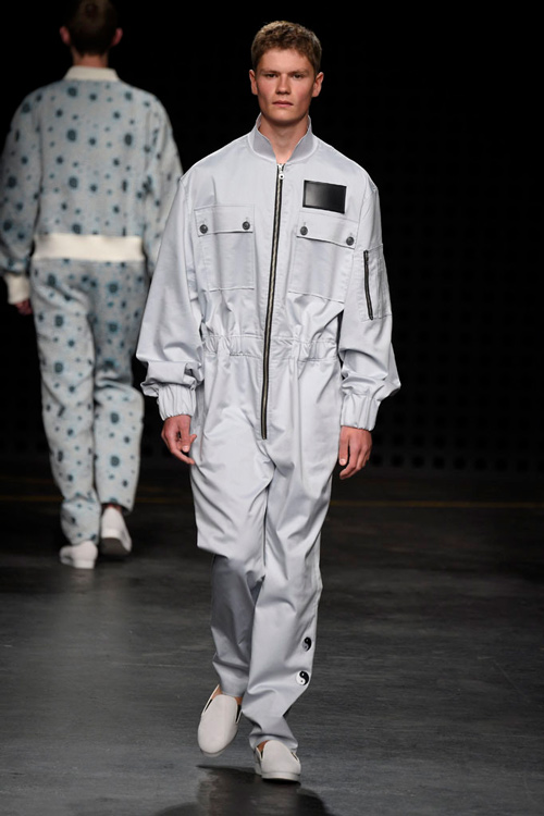 Áo yếm nữ gây sốc trên sàn diễn thời trang nam - 10