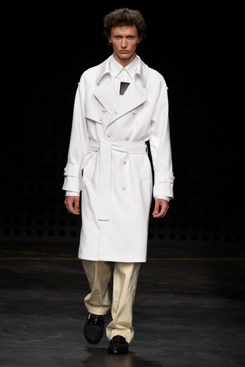 Áo yếm nữ gây sốc trên sàn diễn thời trang nam - 5