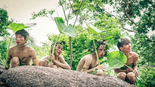 Teen Gia Lai dùng lá cây đóng khố chụp ảnh kỷ yếu - 2