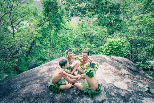 Teen Gia Lai dùng lá cây đóng khố chụp ảnh kỷ yếu - 9