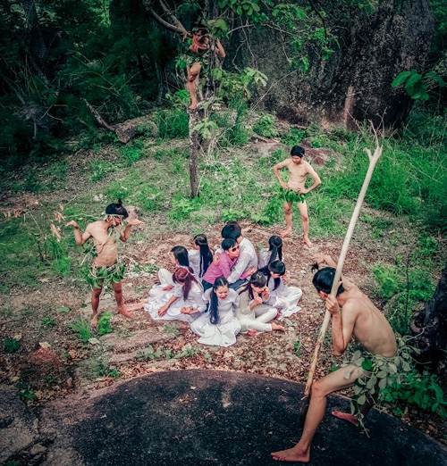 Teen Gia Lai dùng lá cây đóng khố chụp ảnh kỷ yếu - 8