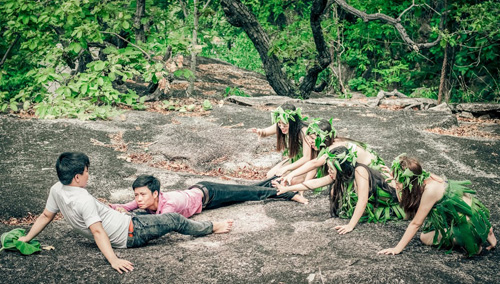 Teen Gia Lai dùng lá cây đóng khố chụp ảnh kỷ yếu - 16