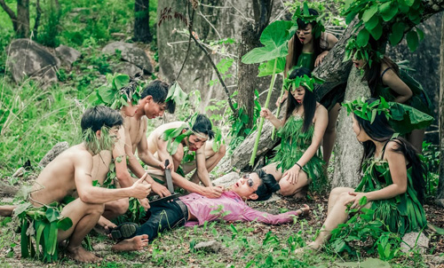 Teen Gia Lai dùng lá cây đóng khố chụp ảnh kỷ yếu - 15