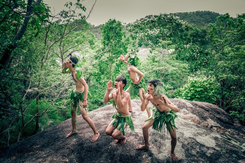 Teen Gia Lai dùng lá cây đóng khố chụp ảnh kỷ yếu - 10