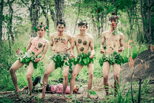 Teen Gia Lai dùng lá cây đóng khố chụp ảnh kỷ yếu - 14