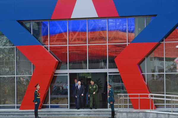 Ngắm dàn vũ khí “khủng” của Nga tại Triển lãm Army-2015 - 1