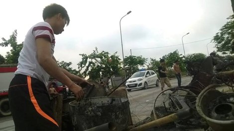 Cháy khủng khiếp trong đêm, 4.000 người tháo chạy - 11
