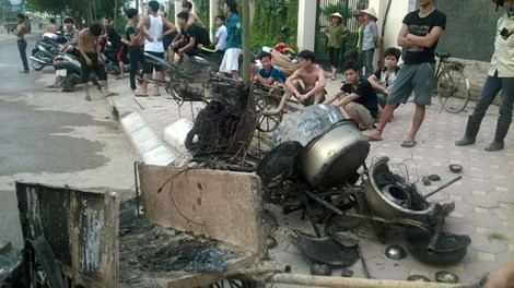 Cháy khủng khiếp trong đêm, 4.000 người tháo chạy - 13