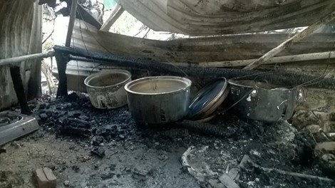 Cháy khủng khiếp trong đêm, 4.000 người tháo chạy - 4