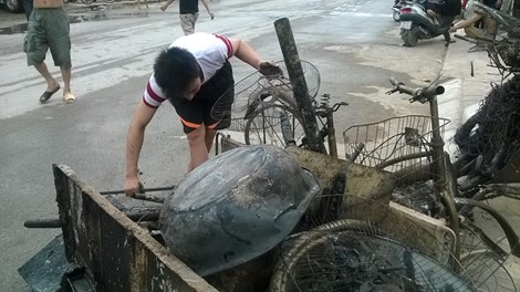 Cháy khủng khiếp trong đêm, 4.000 người tháo chạy - 7