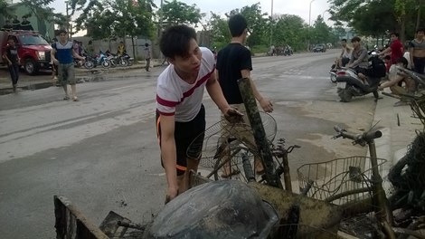 Cháy khủng khiếp trong đêm, 4.000 người tháo chạy - 8