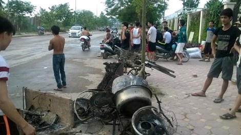 Cháy khủng khiếp trong đêm, 4.000 người tháo chạy - 10