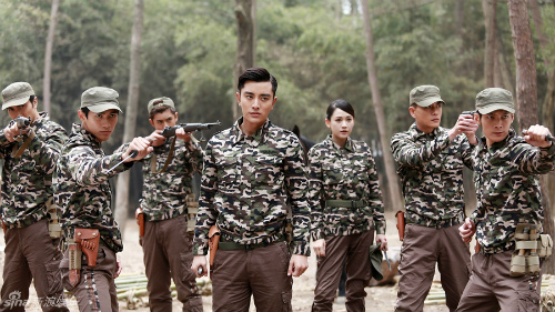 Dàn trai đẹp 6 múi duyệt binh khiến fan “mê mẩn“ - 12