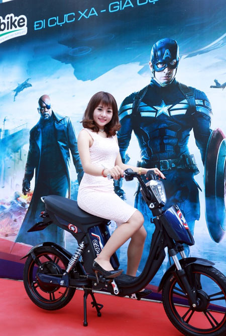 Mệt mỏi chờ đợi 5 ngày để mua xe điện cho con - 1