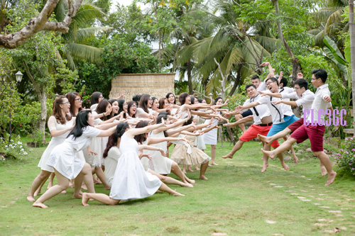 Ảnh kỷ yếu độc đáo "7 chú lùn và đám hot girl" - 2