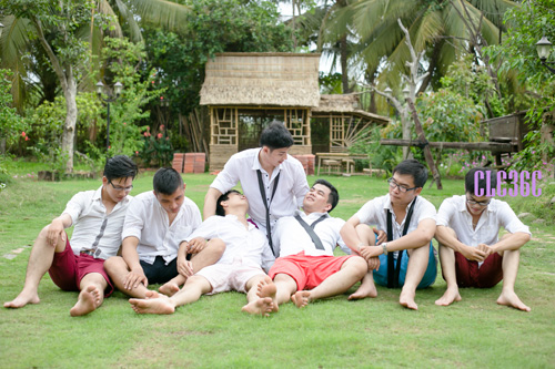 Ảnh kỷ yếu độc đáo "7 chú lùn và đám hot girl" - 4