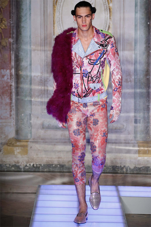 “Hoàng tử 16 tuổi” mặc màu mè diễn thời trang - 6