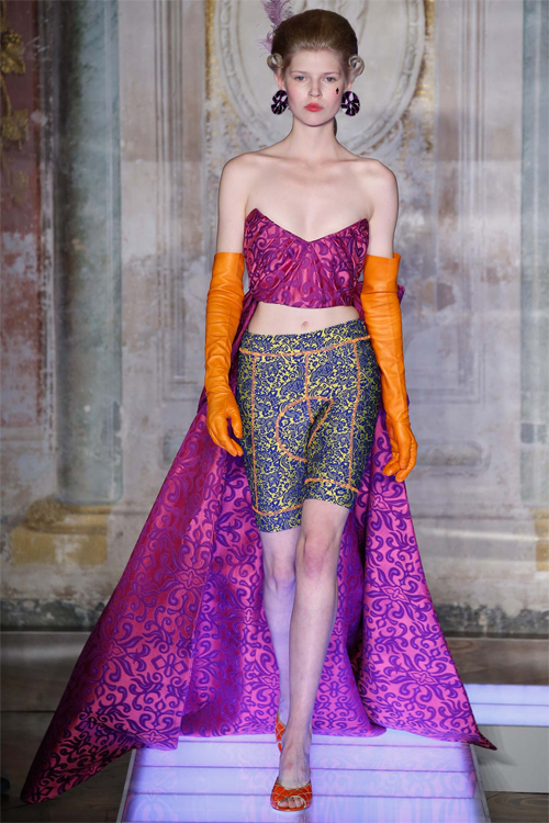 “Hoàng tử 16 tuổi” mặc màu mè diễn thời trang - 10