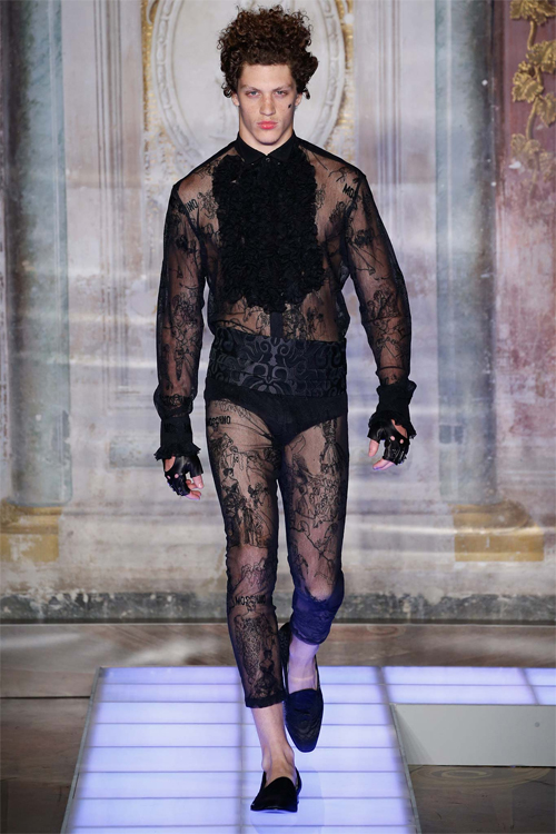 “Hoàng tử 16 tuổi” mặc màu mè diễn thời trang - 4