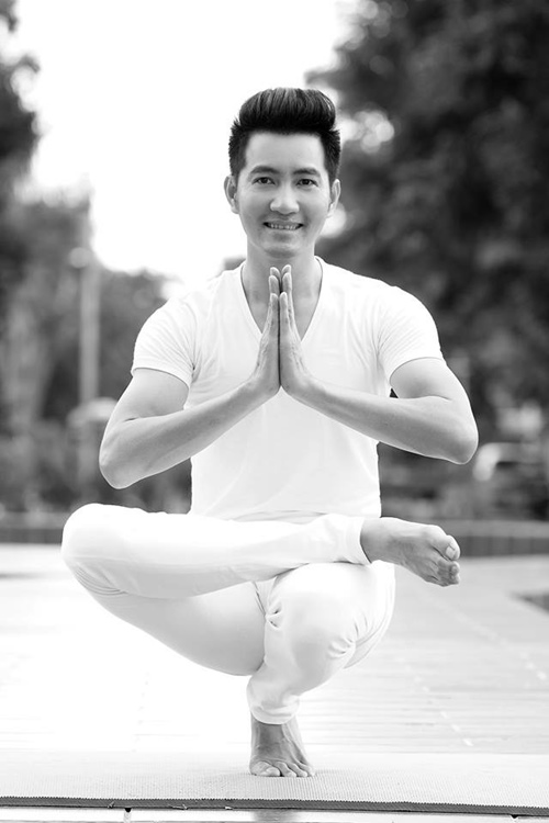 Nguyễn Phi Hùng khoe vẻ dẻo dai của tuổi U40 - 6