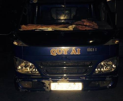 CSGT phát hiện hơn 2 tấn mỡ, da động vật bốc mùi - 2