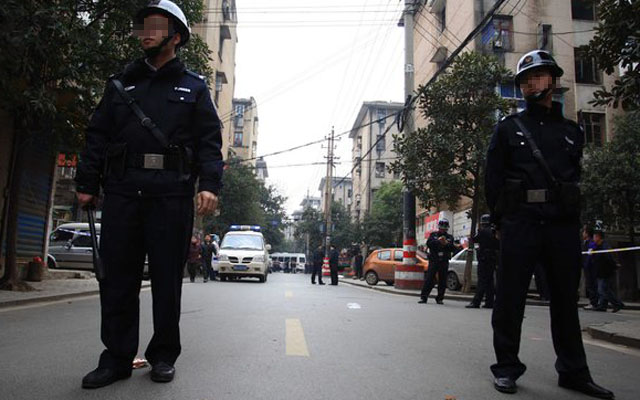 Trung Quốc: Hàng trăm người tấn công đồn cảnh sát - 1