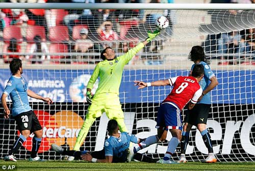 Uruguay - Paraguay: Điểm yếu trên không - 1