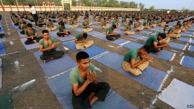 35.000 người đồng loạt tập yoga ở Ấn Độ - 3