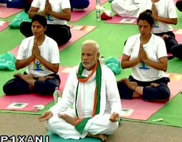 35.000 người đồng loạt tập yoga ở Ấn Độ - 7