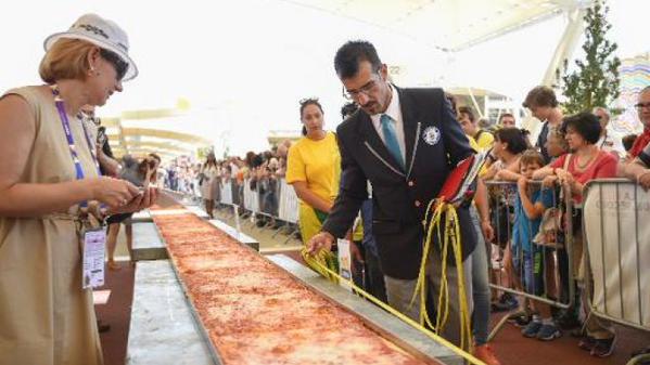 Ý: Bánh pizza khổng lồ dài 1.500m cho 30.000 người ăn - 2